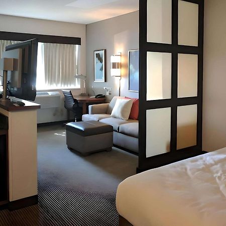 Comfort Suites Milwaukee West מראה חיצוני תמונה