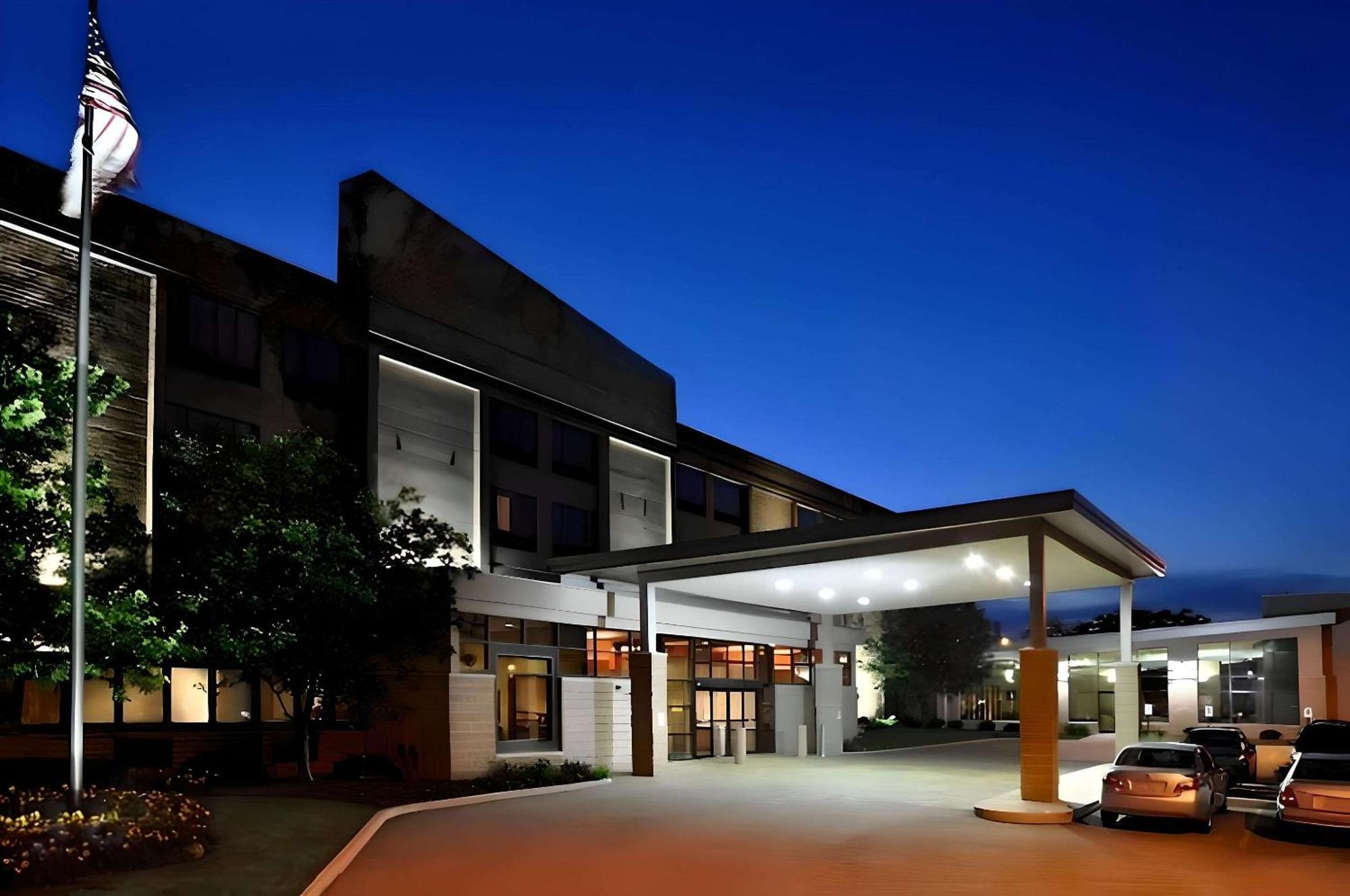 Comfort Suites Milwaukee West מראה חיצוני תמונה