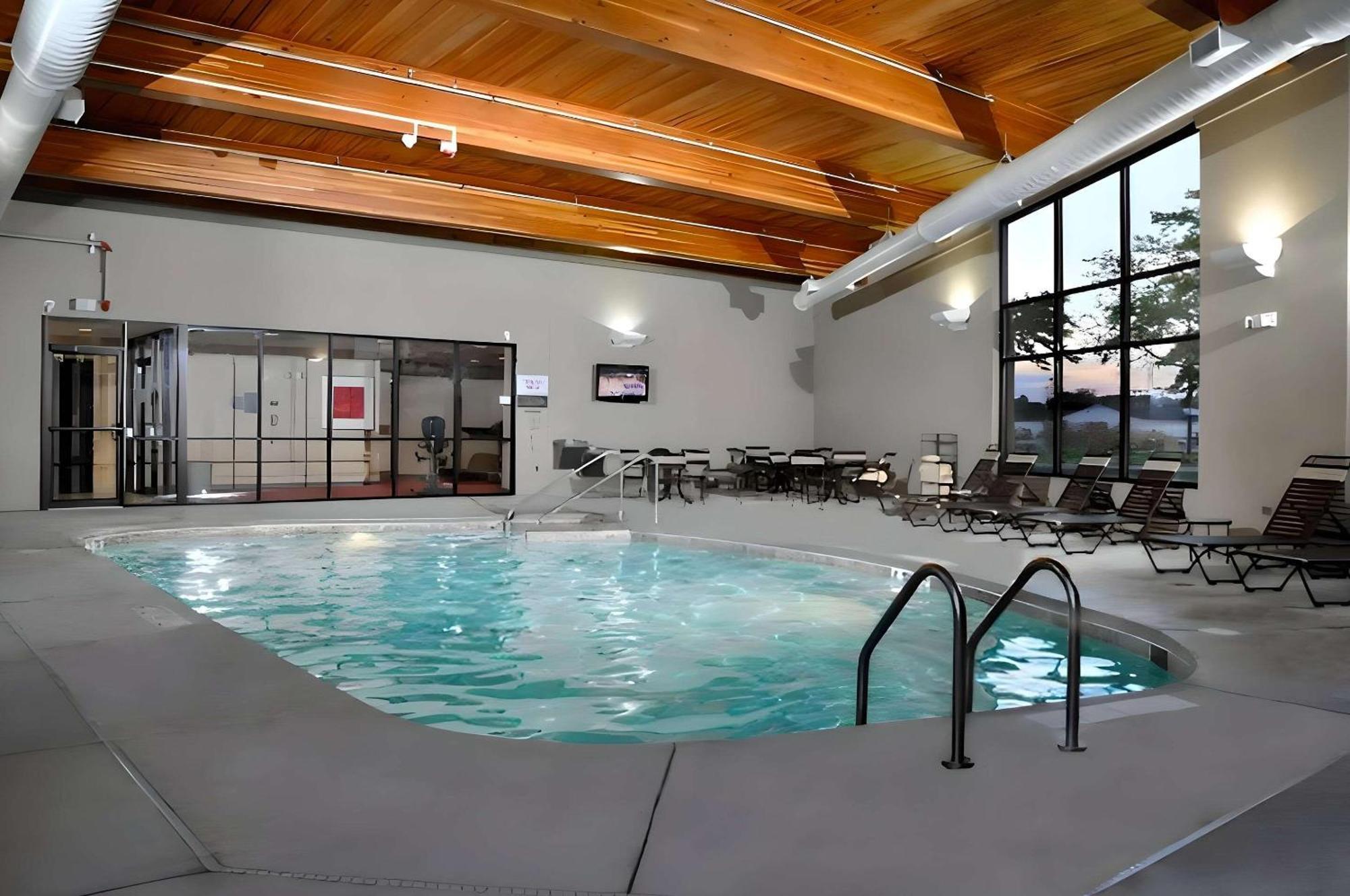 Comfort Suites Milwaukee West מראה חיצוני תמונה