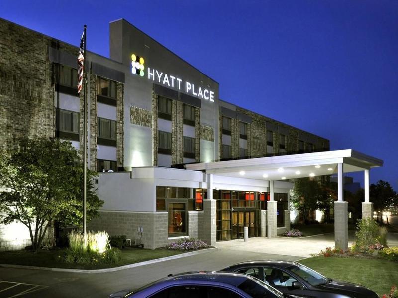 Comfort Suites Milwaukee West מראה חיצוני תמונה